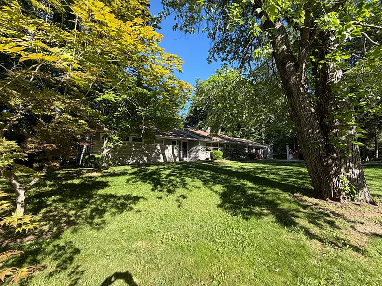 54 Tree Top Ln — Photo 61