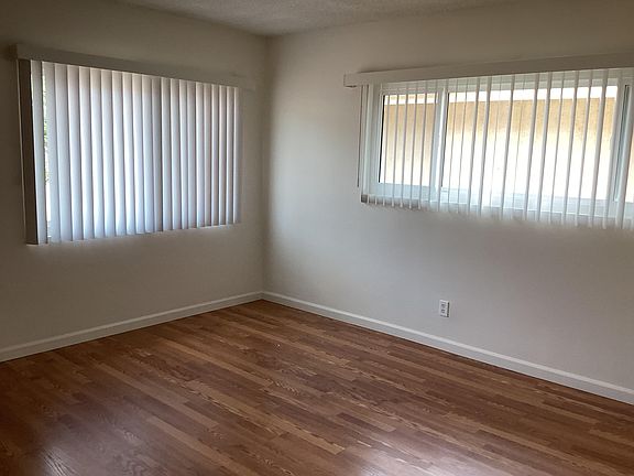 4th image of 3236 Fairesta St #4