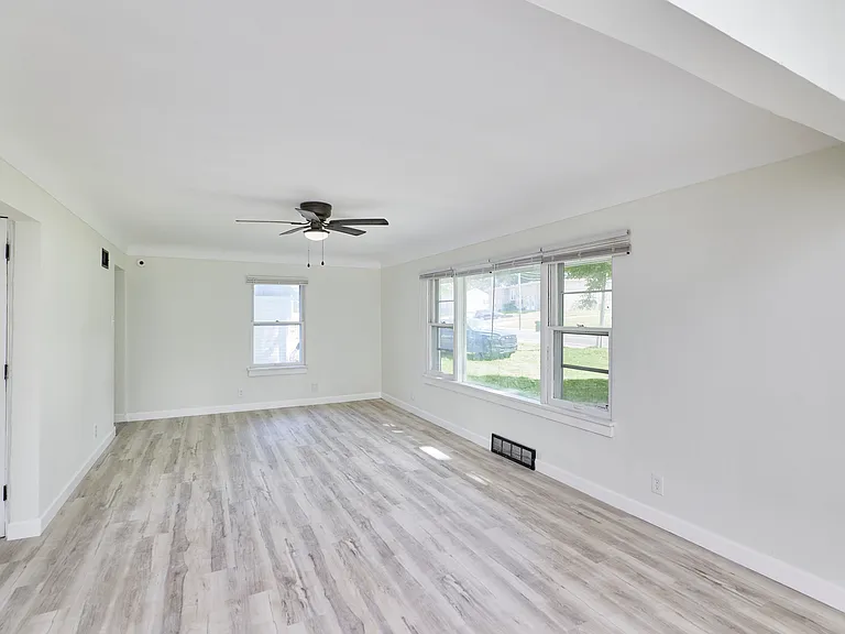 6009 Bermuda Dr — Photo 3