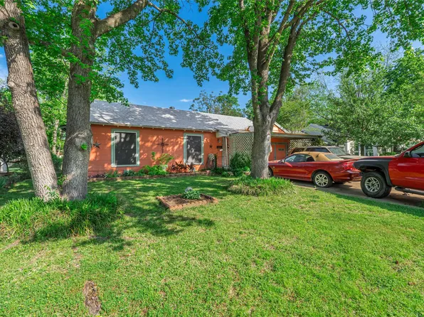 1105 Pecan Dr, Greenville, TX 75401