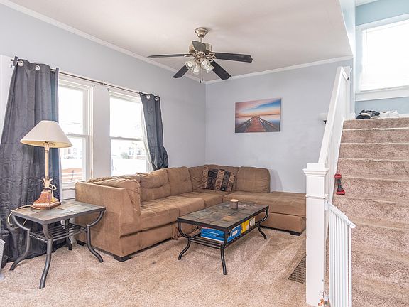 3rd image of 740 Chestnut Ave