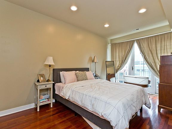 5th image of 1240 N Milwaukee Ave