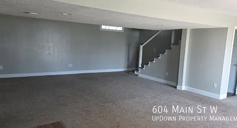 604 Main St W — Photo 13