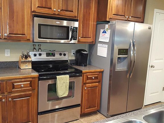 3rd image of 24 Meadowview Dr