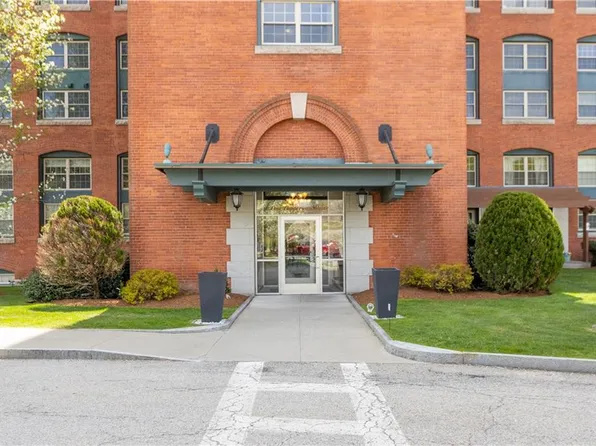 1 Tupperware Dr Unit 244, North Smithfield, RI 02896