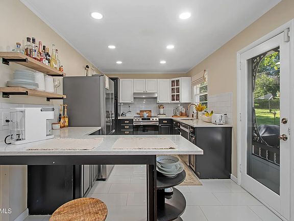 3rd image of 7021 Yorkshire Dr