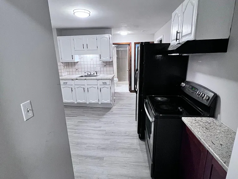 137 Florence St #3 — Photo 9