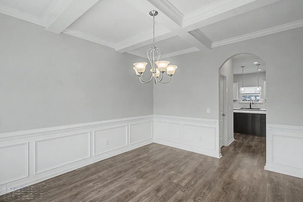 4 bed, 2.5 bath, 2322 sqft, $2,300 — Photo 2