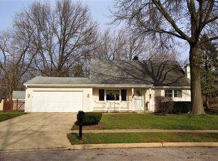 2050 Harvard Ln, Elgin, IL 60123