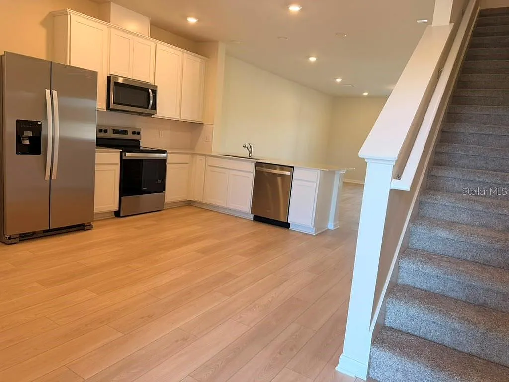 3 bed, 2.5 bath, 1699 sqft, $2,150 — Photo 4
