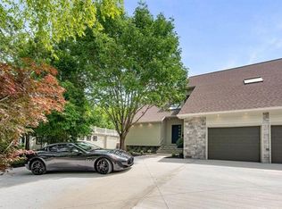 5035 Summit St, Kansas City, MO 64112