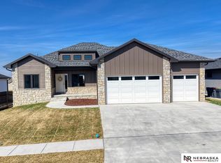 7630 Ponce Dr, Lincoln, NE 68516