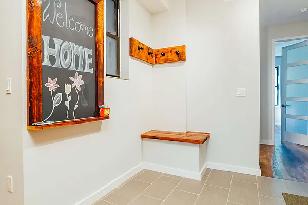 Rented by Nooklyn NYC LLC | media 44