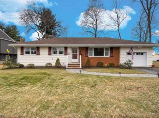 27 Stewart Dr, Morris Plains, NJ 07950