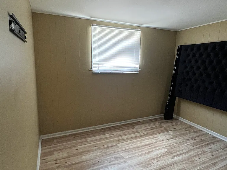 16549 Winchester Ave — Photo 5