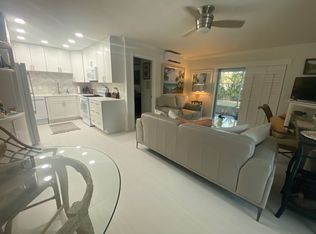 9202 Vanderbilt Dr, Naples, FL 34108