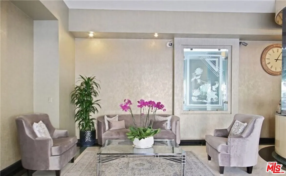 2 bed, 2.0 bath, 1088 sqft, $4,600 — Photo 4