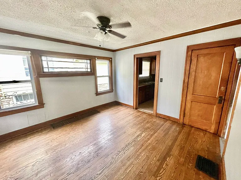 5725 Highland Ave — Photo 11
