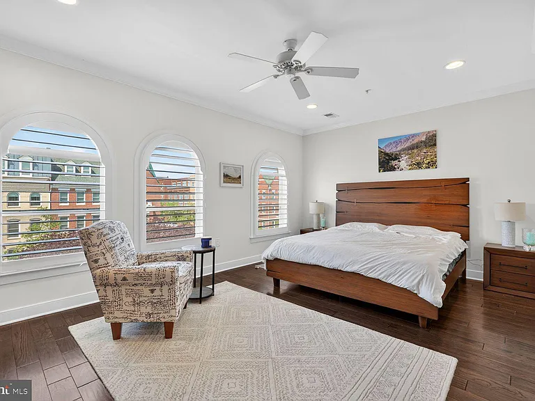 619 E Custis Ave — Photo 15