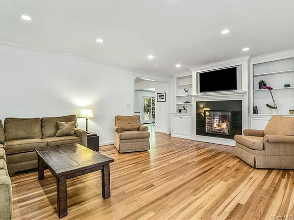 5th image of 98 Southwood Dr