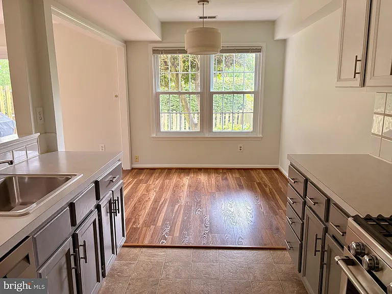 307 Charles St — Photo 10