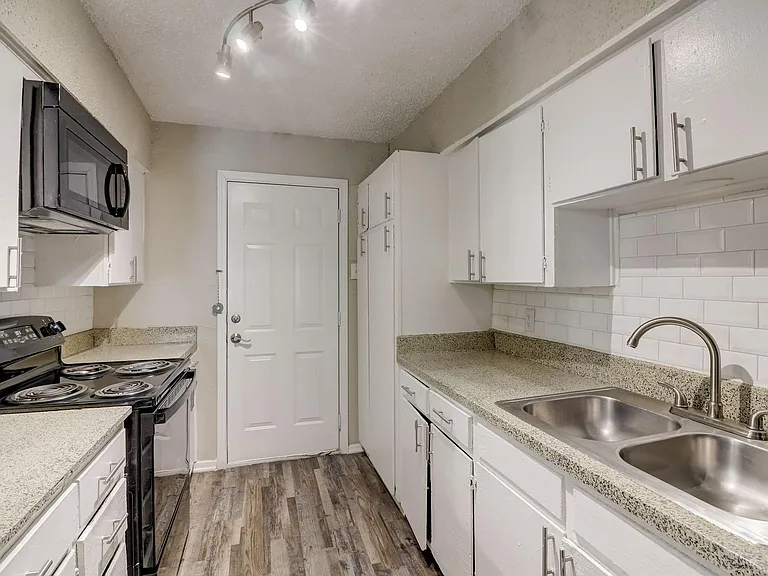 Polk Villas — Photo 27