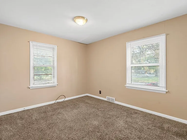 8253 Frost Ave — Photo 15