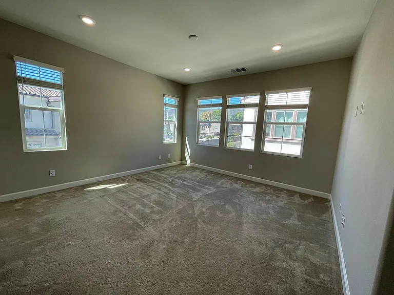 11002 Logan Way — Photo 7