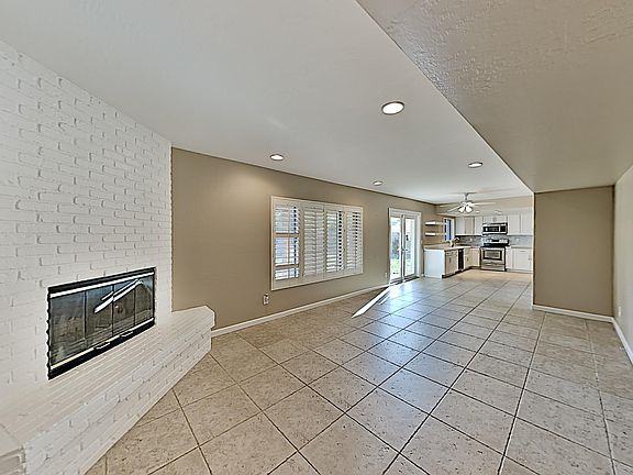 5th image of 2801 E Hillery Dr