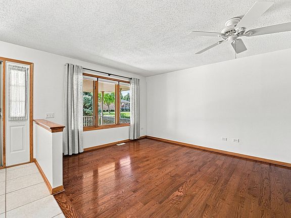 5th image of 211 Fox Run Dr
