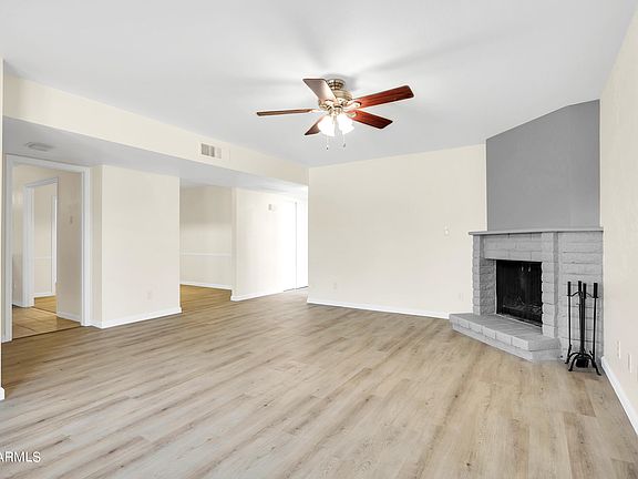 3rd image of 922 N 85th Place