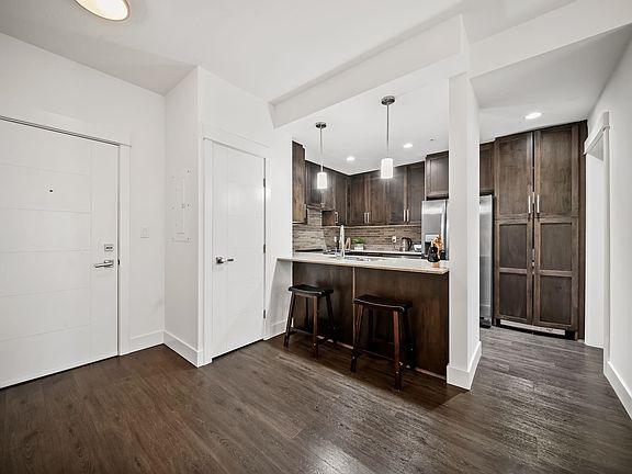 3rd image of 2465 Wilson Ave #305