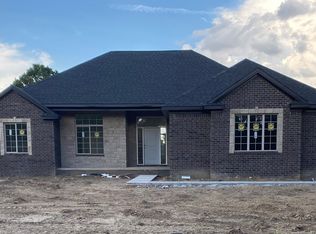 7285 Wood Pointe Dr, Almont, MI 48003