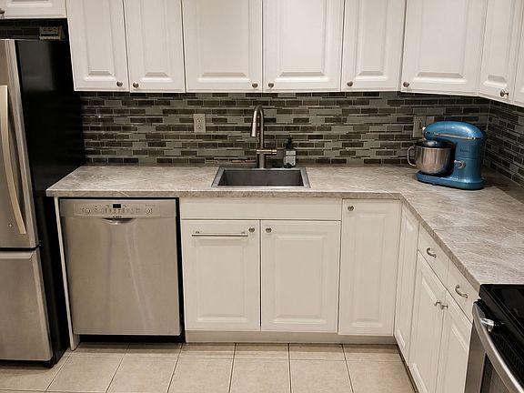 4th image of 2120 Rathburn Rd E #127
