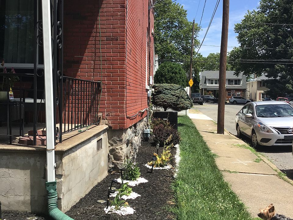 2nd image of 802 Elm St