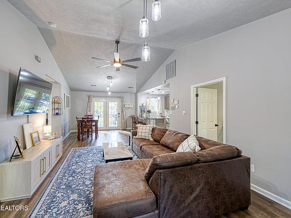 5th image of 2570 Kenilworth Ln