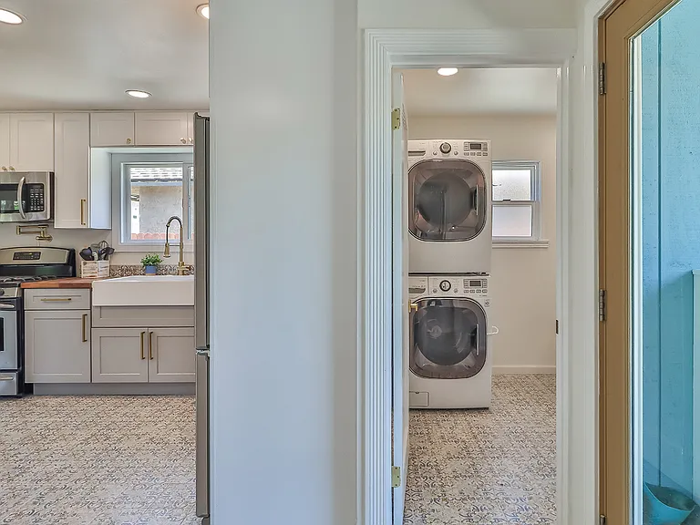 59 E Lewis St — Photo 12