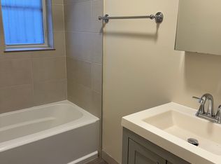207 E 42nd St #2E, Chicago, IL 60653