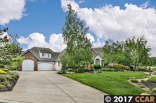 5390 Stonehurst Dr photo 1