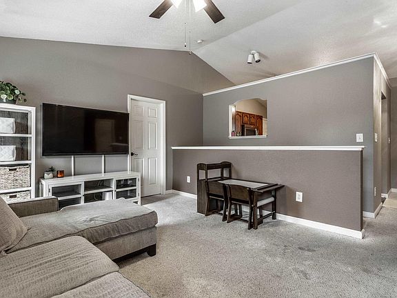 3rd image of 1531 W Leighton Ln