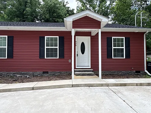 428 W Waggoner St Photo 1