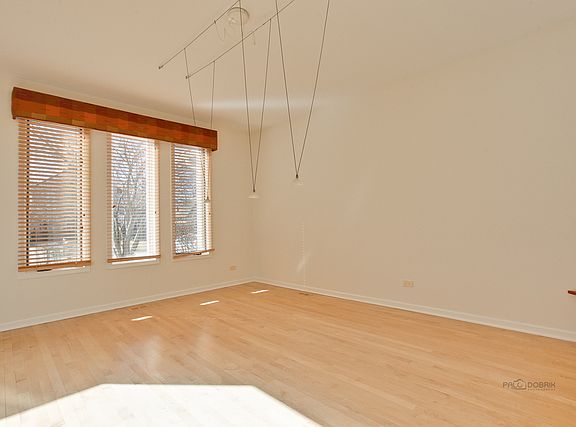 3rd image of 1054 Creek Bend Dr