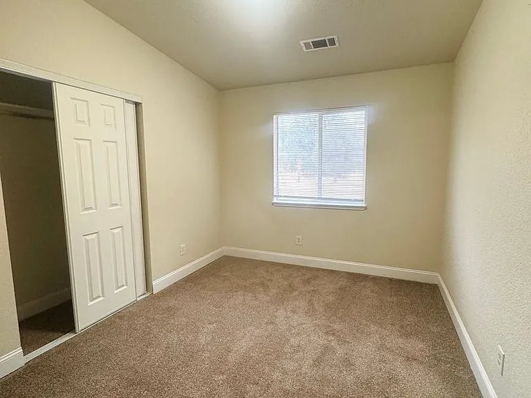 1040 Michael Ln — Photo 11