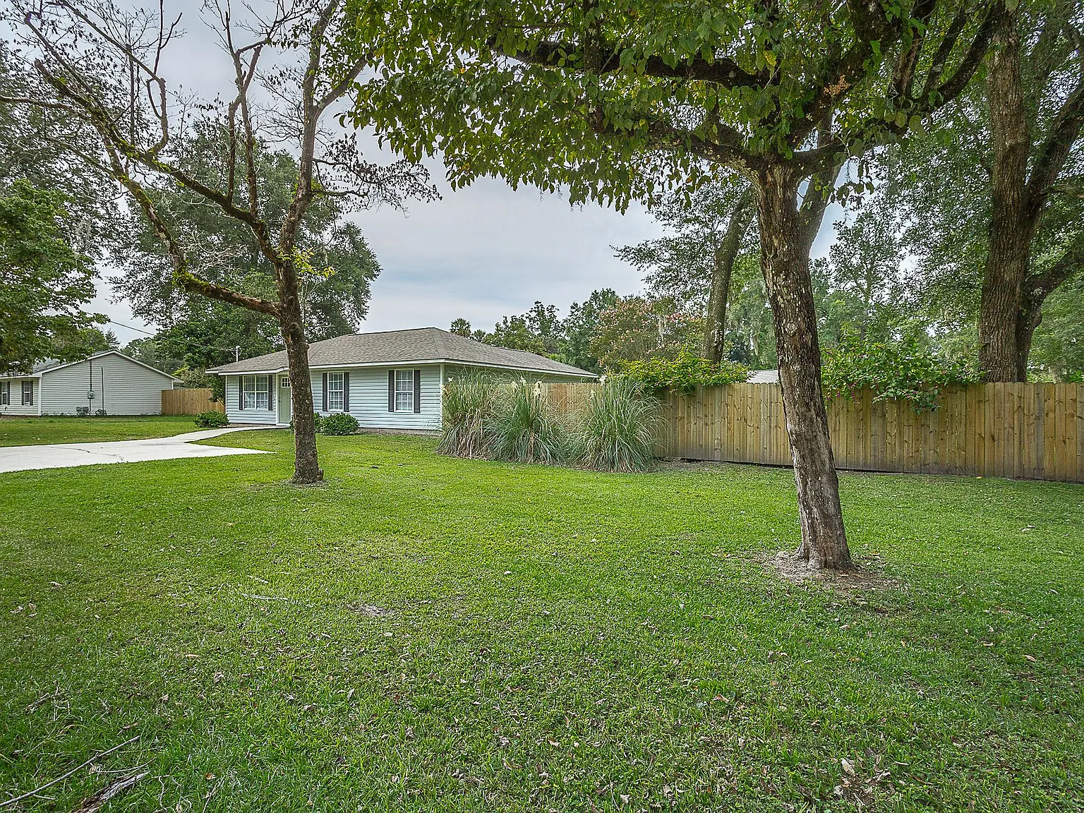 33 Dogwood Dr — Photo 2