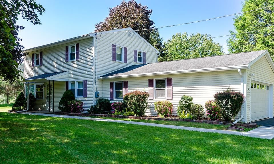 1st image of 68 Brookside Cir