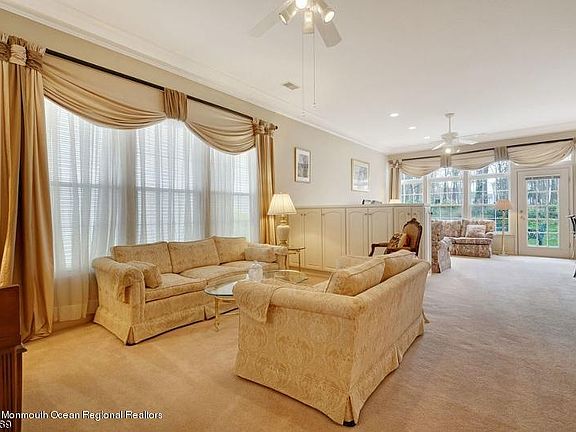 3rd image of 50 Springlawn Dr