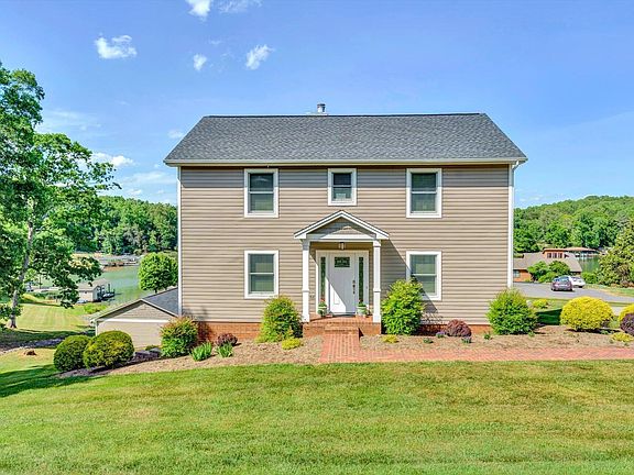 3rd image of 11 Meadow Wood Pl