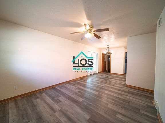 3rd image of 816 Arthur Dr