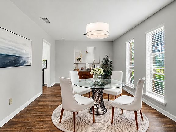 5th image of 2324 Lovell Dr