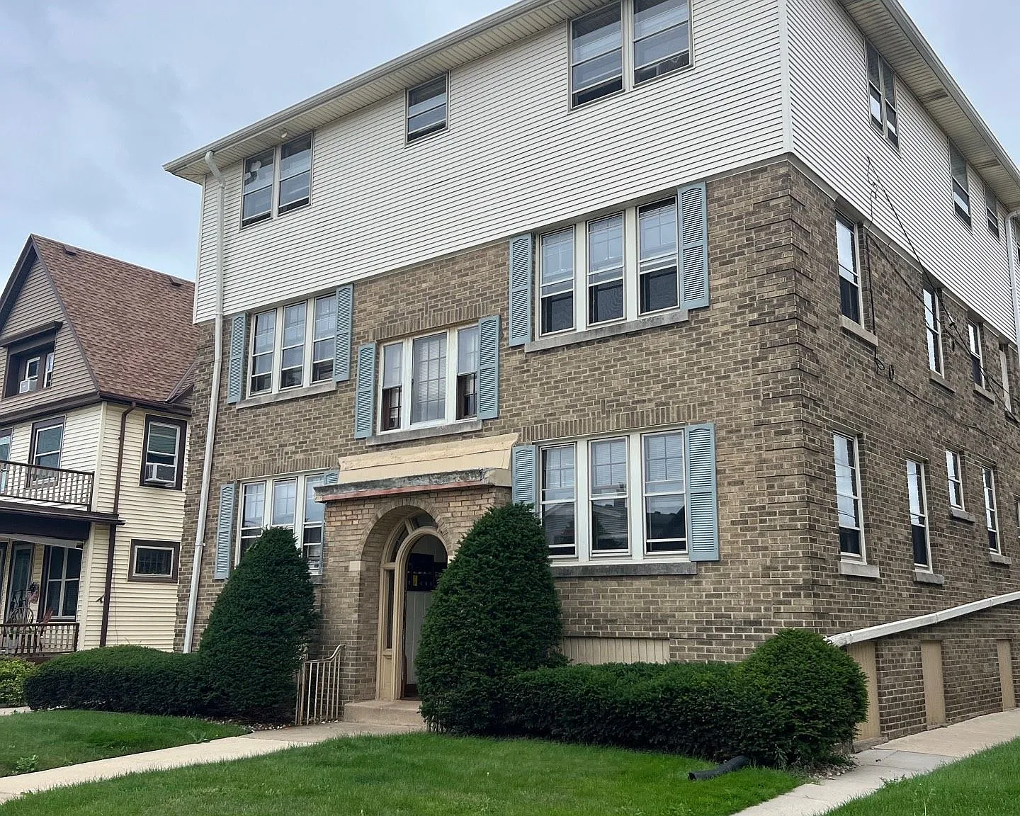 915 Minnesota Ave. ( 11 Unit) — Photo 1